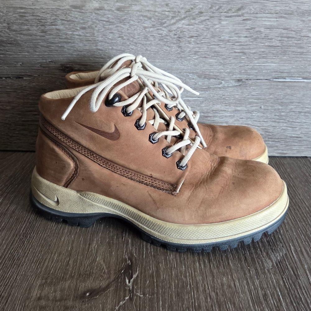 Nike ACG Women's High Top Hiking Boots Brown Size 6.5